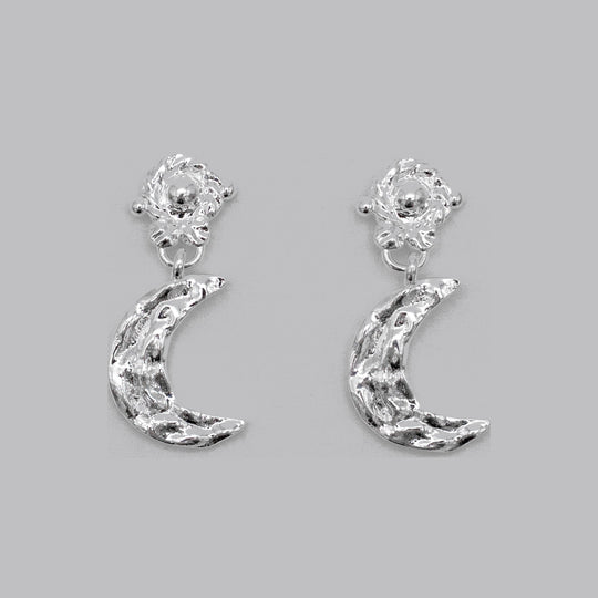 Moon Earring Silver — Detail