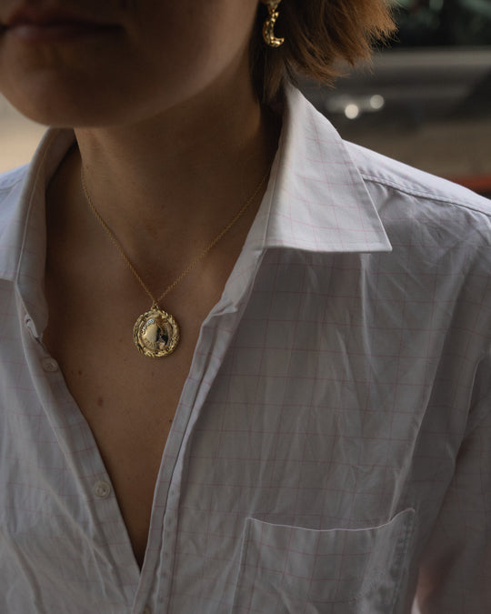 Champagne Necklace Gold — worn at the neckline