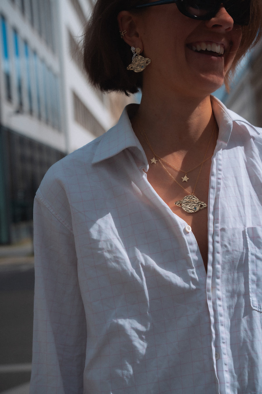 Saturn Earring Gold — Detail