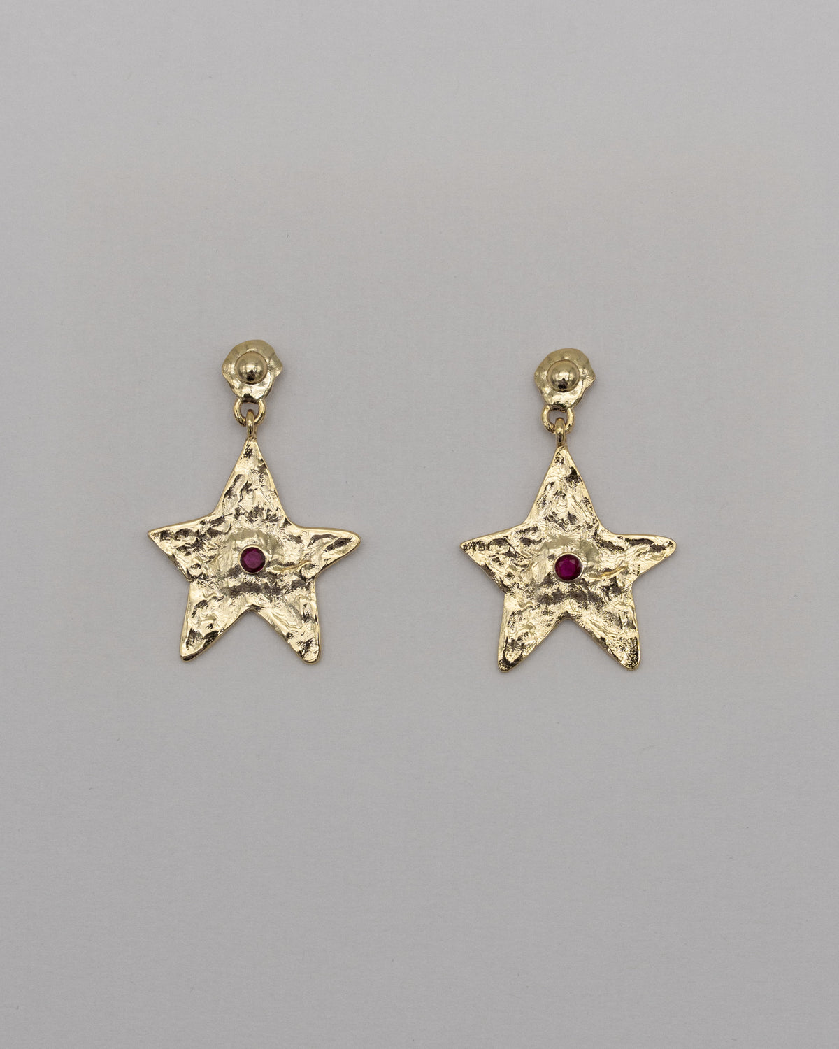 Star Earring Gold Pink — Close-up