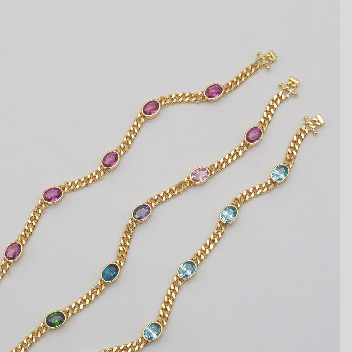 Aura Bracelet Gold Blue — Macro