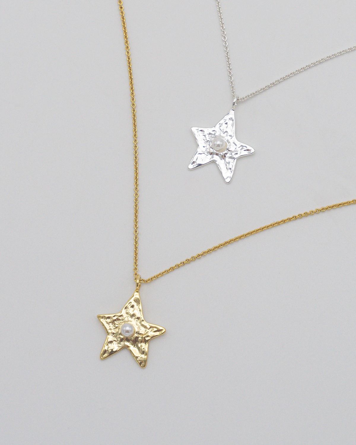 Star Necklace Gold Pearl — Editorial