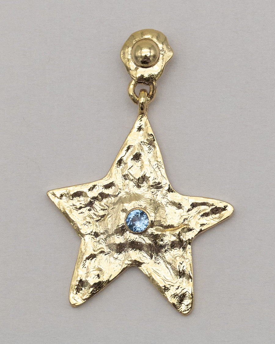 Goldene Stern Ohrringe mit hellblauem Stein — Detail