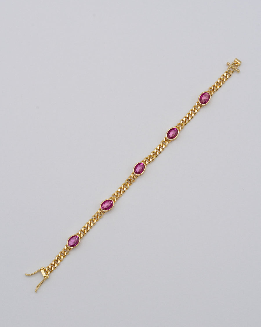 Goldenes Panzerarmband mit pinken Steinen — Detail