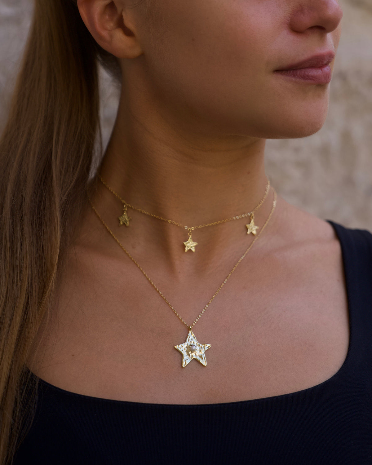Triple Star Choker Gold — Close-up