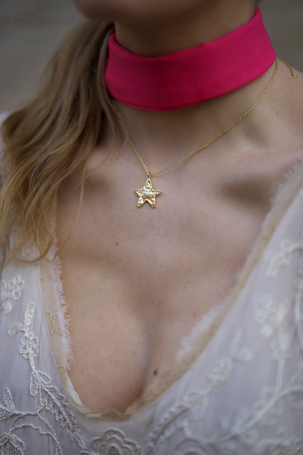 Star Necklace Gold Pearl — Close-up