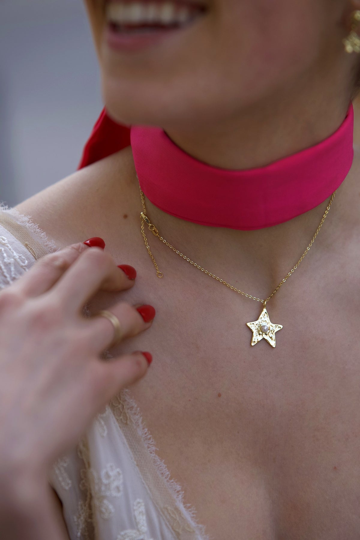 Star Necklace Gold Pearl — Macro