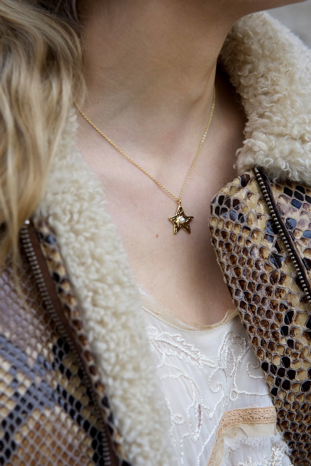 Star Necklace Gold Pearl — Lifestyle
