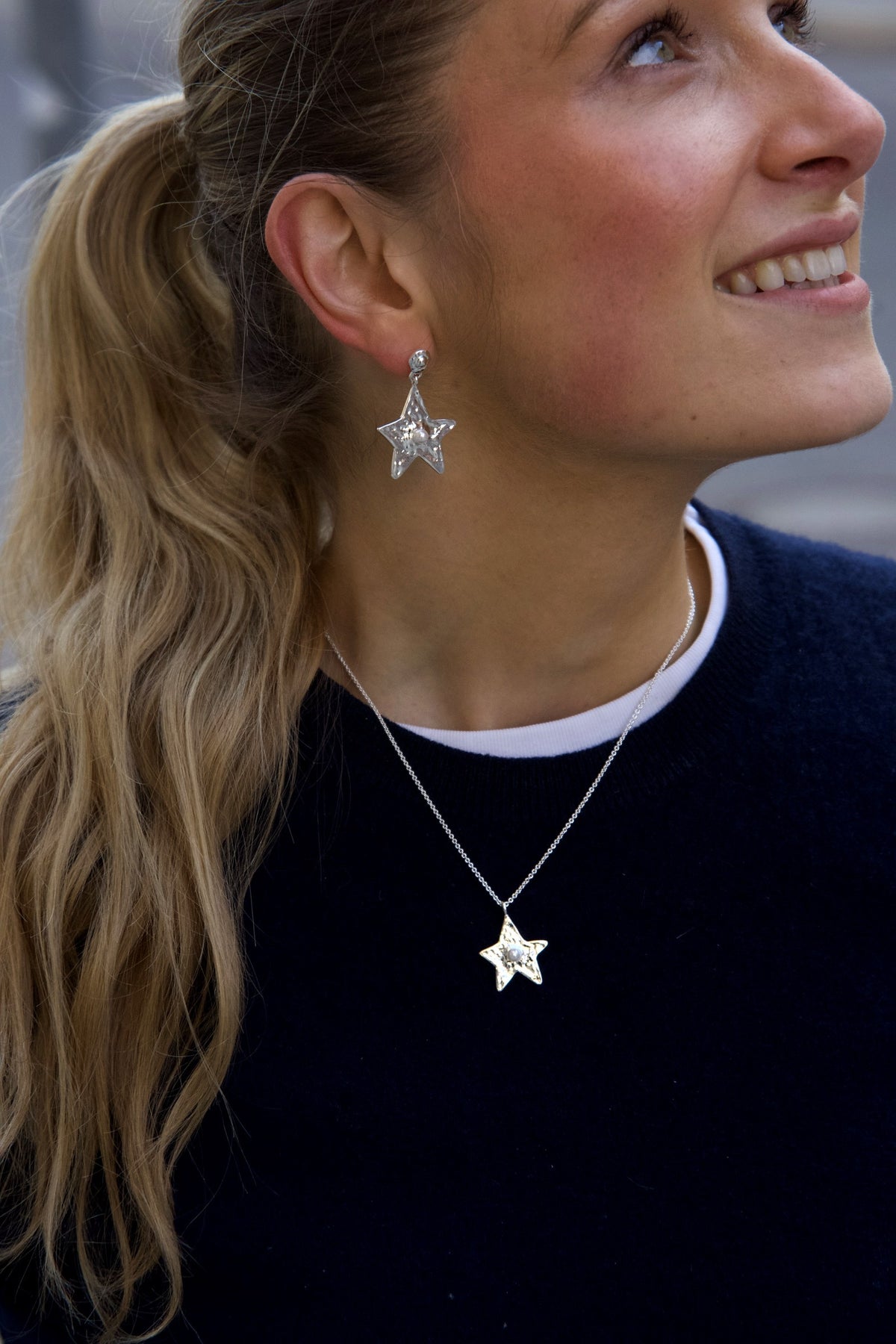 Star Necklace Silver Pearl — Close-up