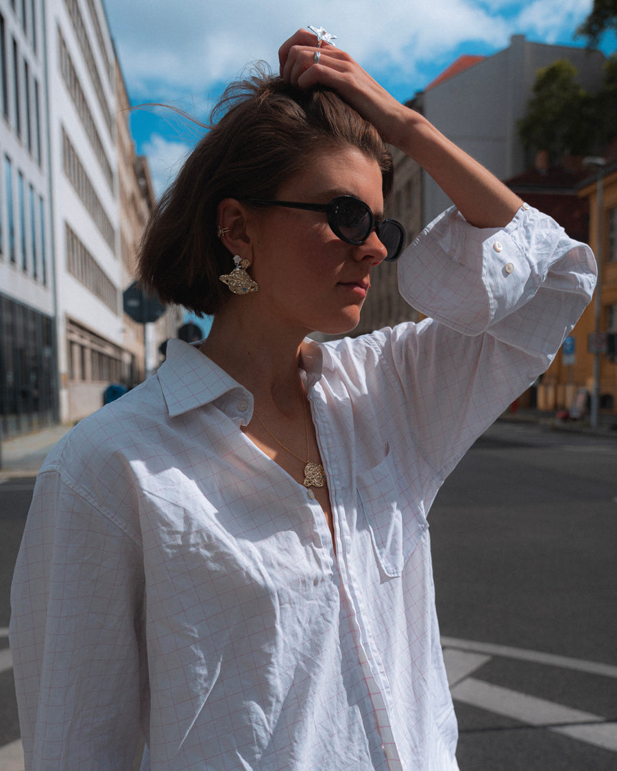 Saturn Necklace Gold — Detail